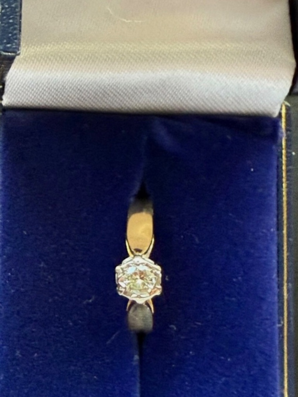 750/18K Yellow Gold Diamond Ring Solitaire Diamond Round Cut 0.15 ct Size 5.5 - Picture 3 of 12